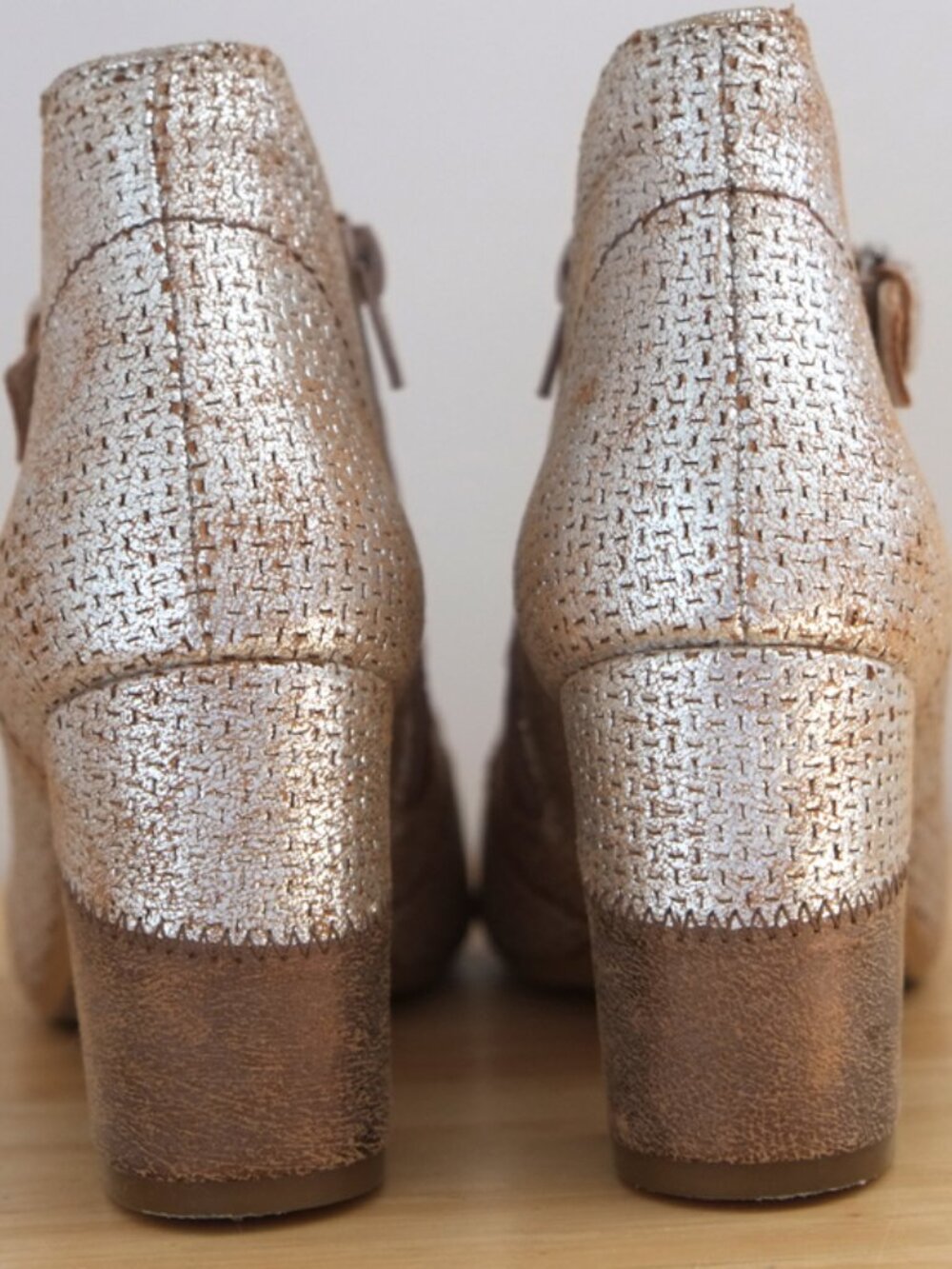 AS-NEW Unity.In.Diversity mottled silver/gold leather open gladiator booties - Picture 4 of 8